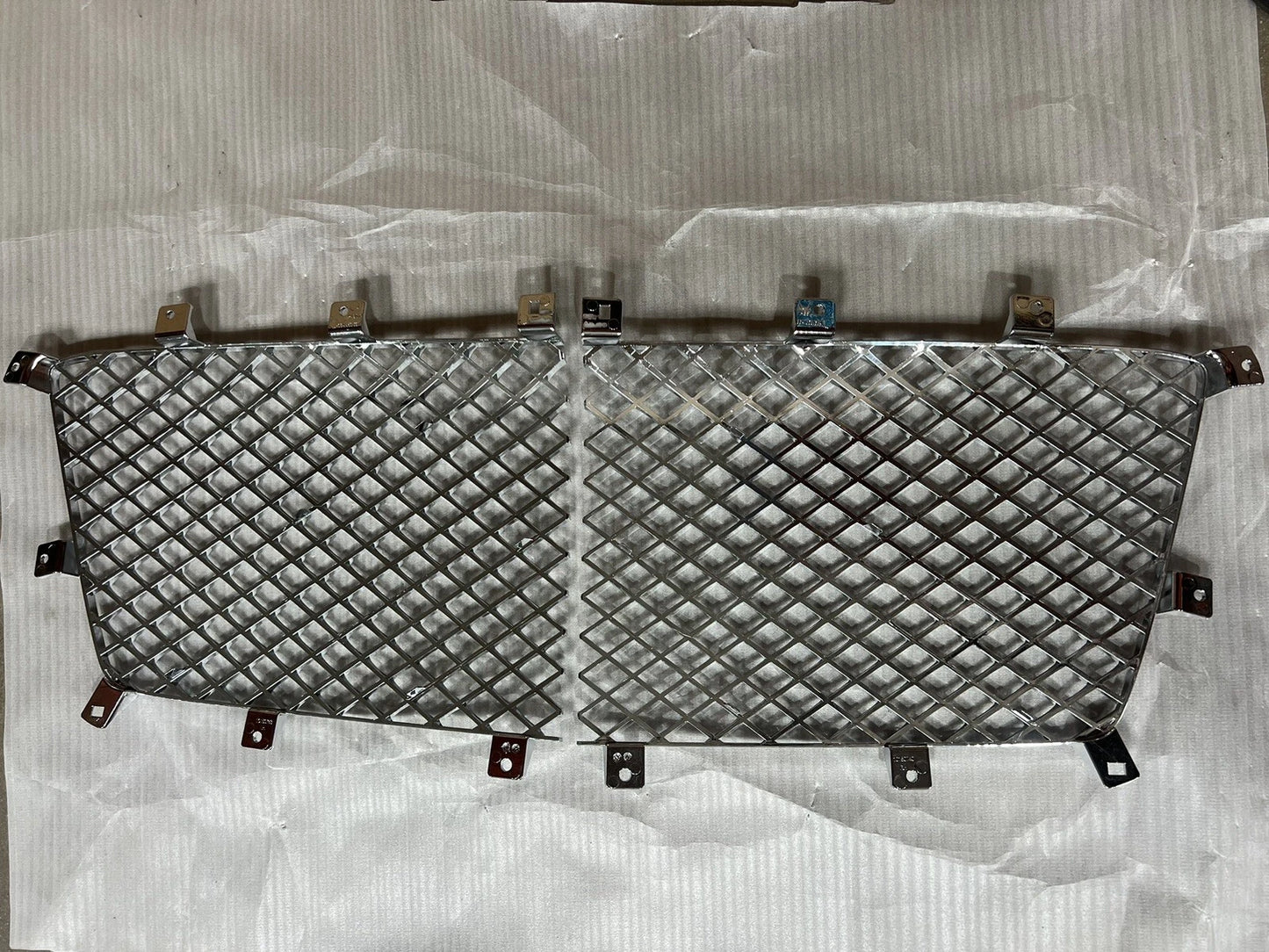 2017-2020 Bentley Bentayga Front Bumper Main Radiator Grille Mesh Chrome