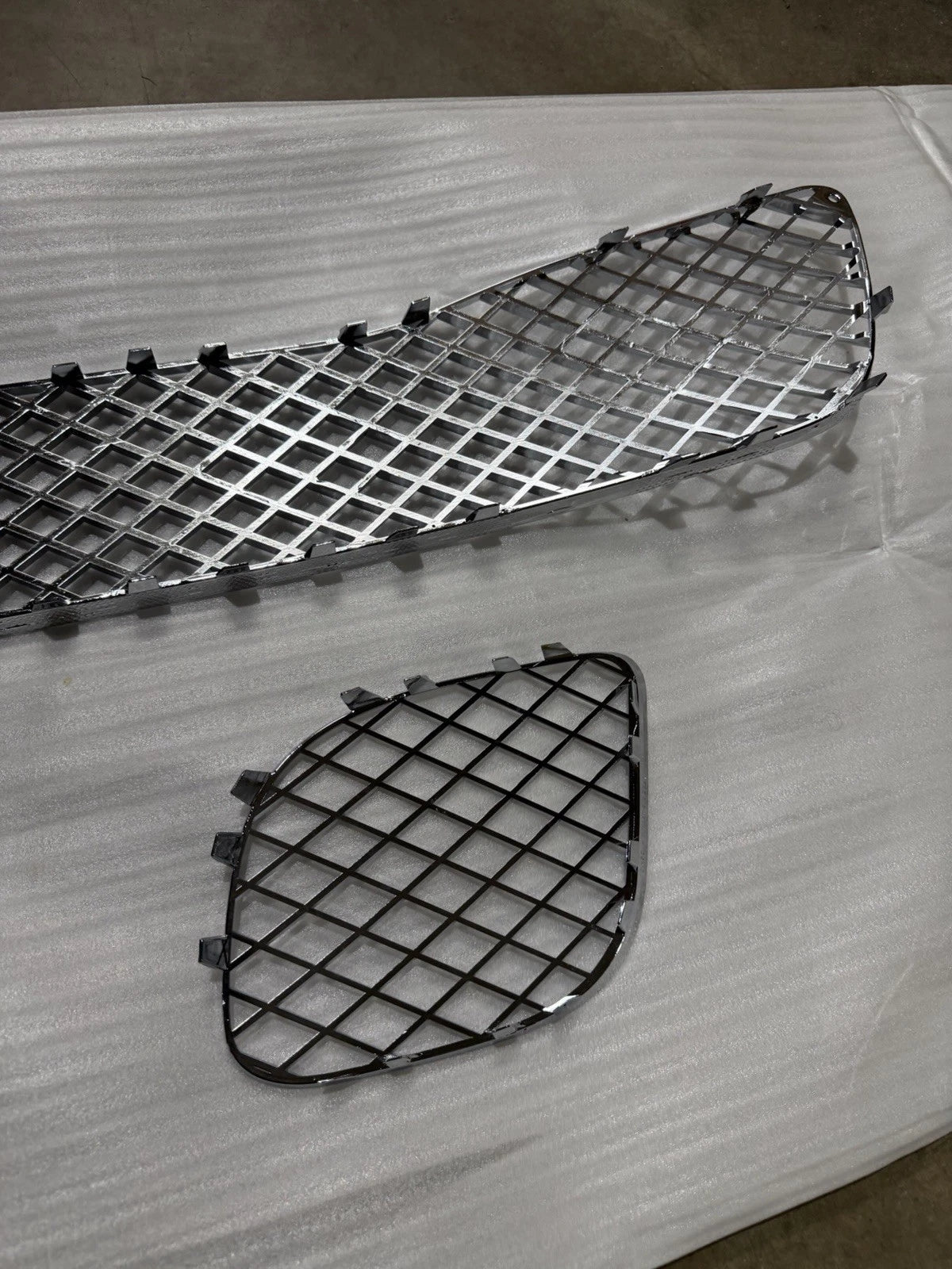 09-13 Bentley Continental Flying Spur Lower Bumper Mesh Grille Set Chrome