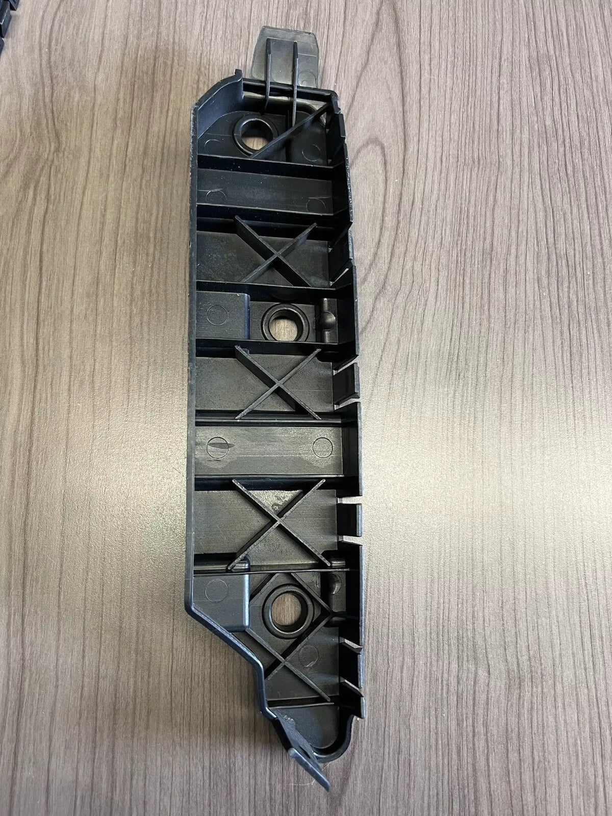 2006-2013 Bentley Continental Flying Spur Front Bumper To Fender Bracket Left