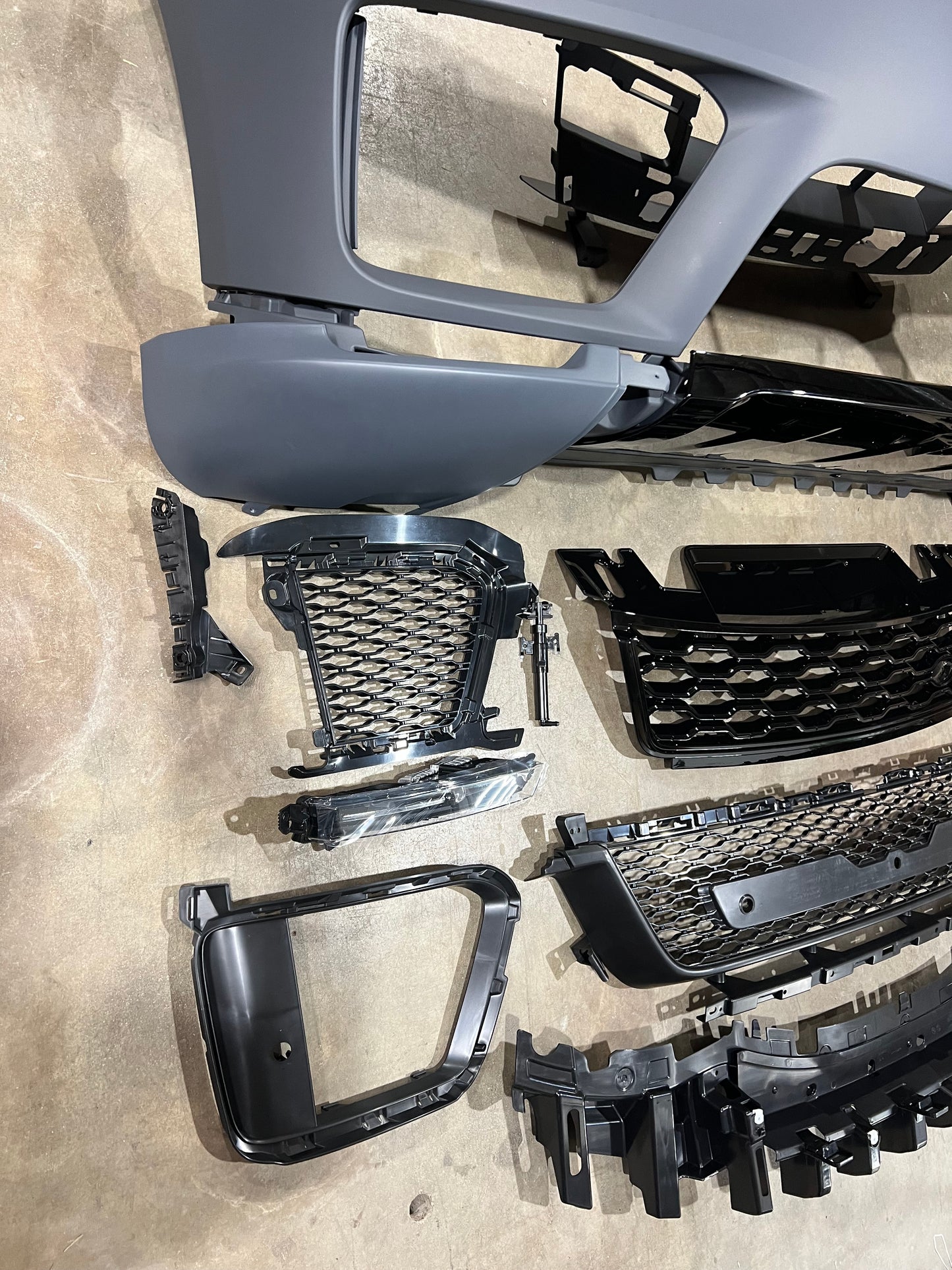 2018-2022 Range Rover Sport Front Bumper Complete Assembly Grille Lights Valance Bracket