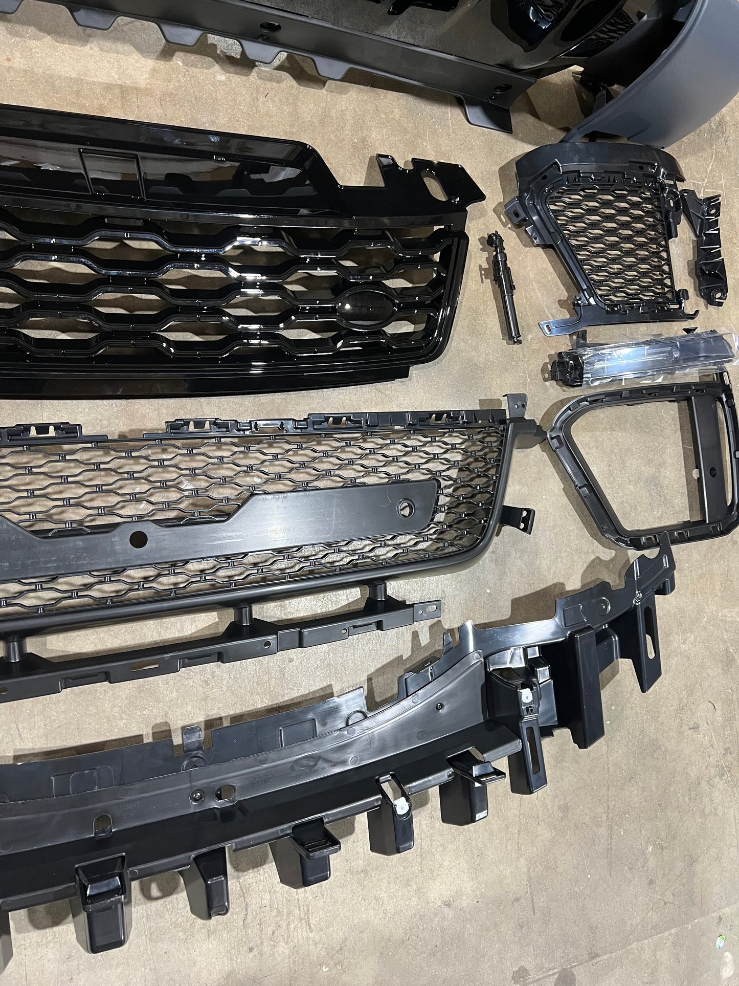 2018-2022 Range Rover Sport Front Bumper Complete Assembly Grille Lights Valance Bracket