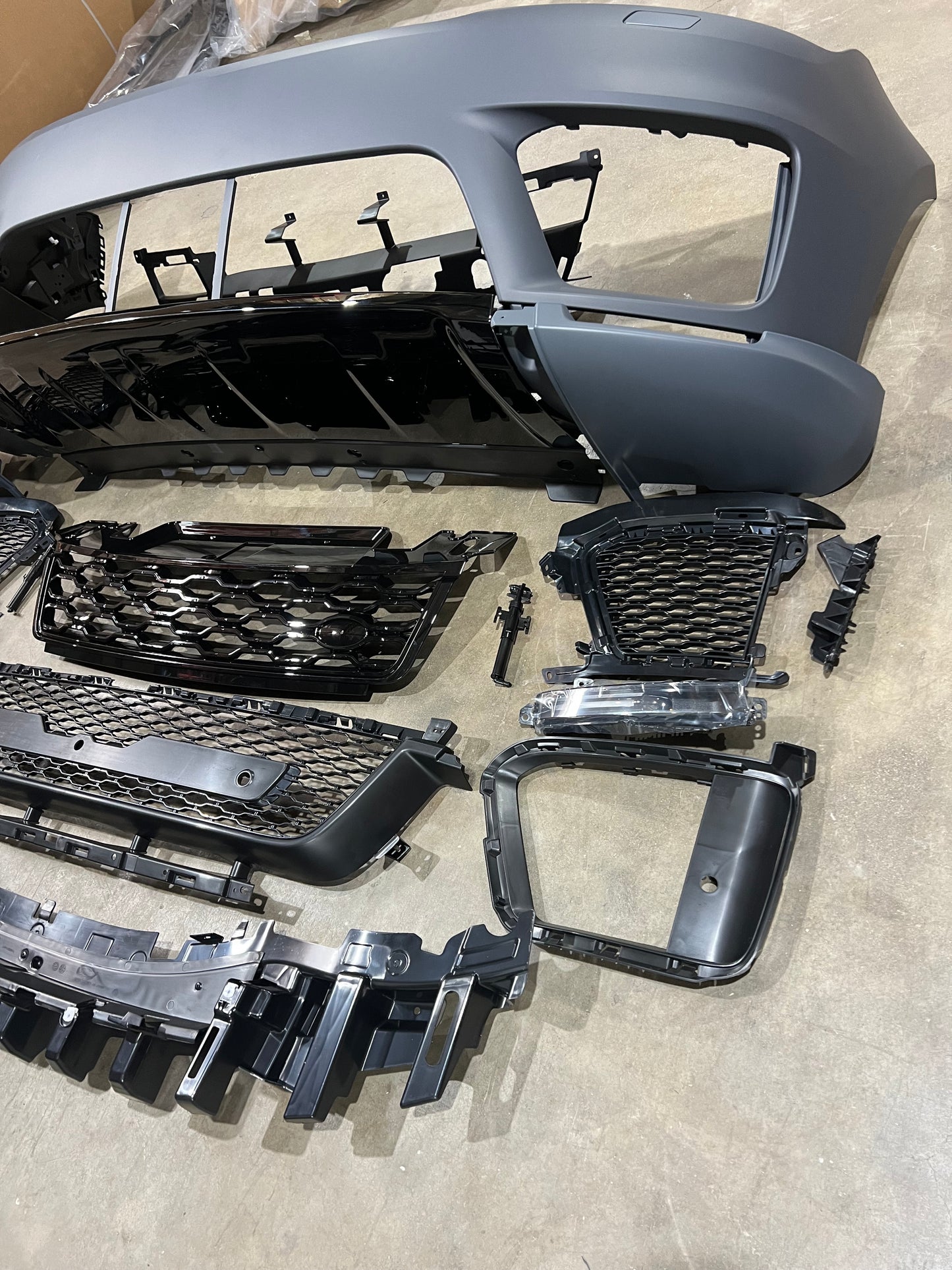 2018-2022 Range Rover Sport Front Bumper Complete Assembly Grille Lights Valance Bracket