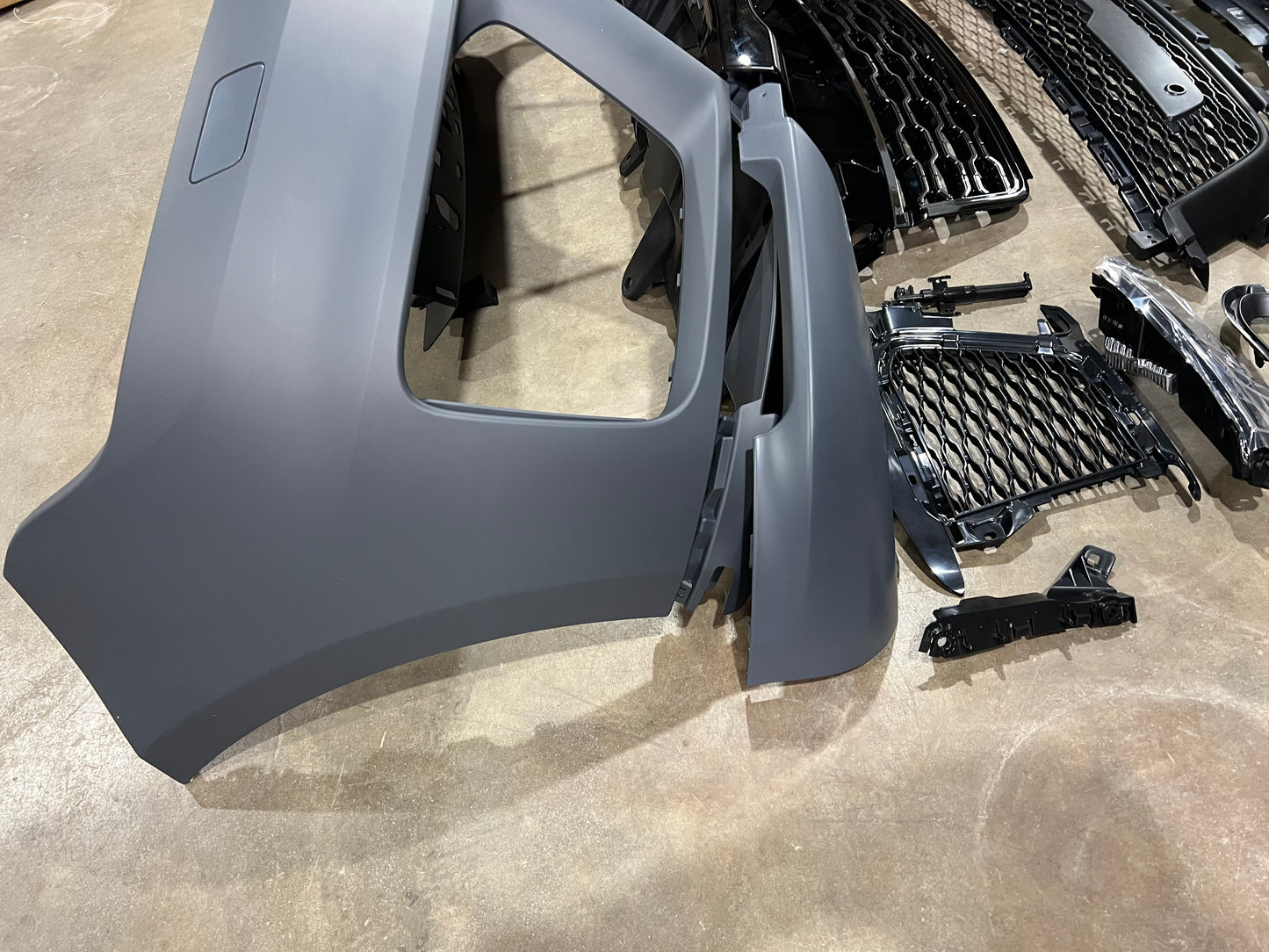 2018-2022 Range Rover Sport Front Bumper Complete Assembly Grille Lights Valance Bracket