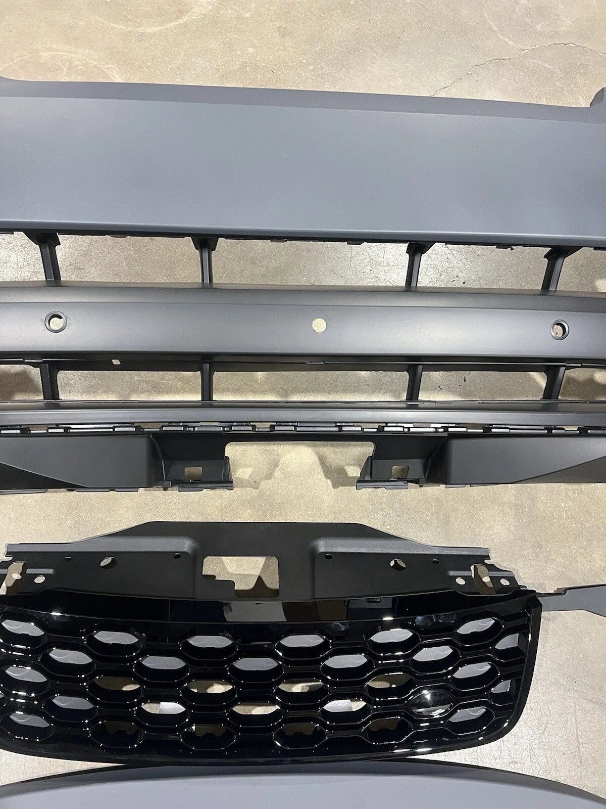 Land Rover Discovery R Dynamic Front Bumper Cover Grille Valance Set 2021-2023