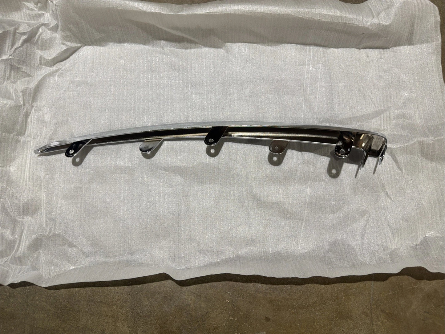 18-23 Rolls Royce Phantom Right Front Bumper Trim Molding Chrome Passenger Side