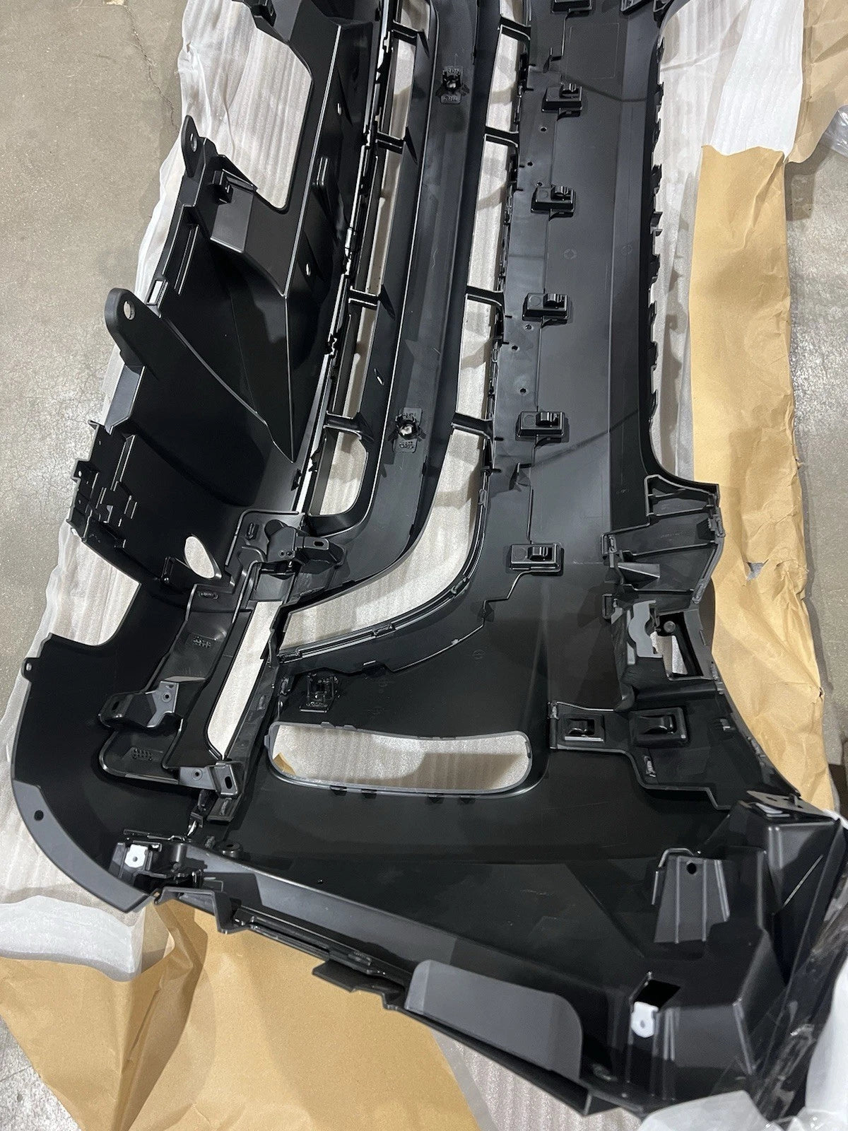 Land Rover Discovery Front Bumper Cover With Sensor Holes LR083059 2017-2020