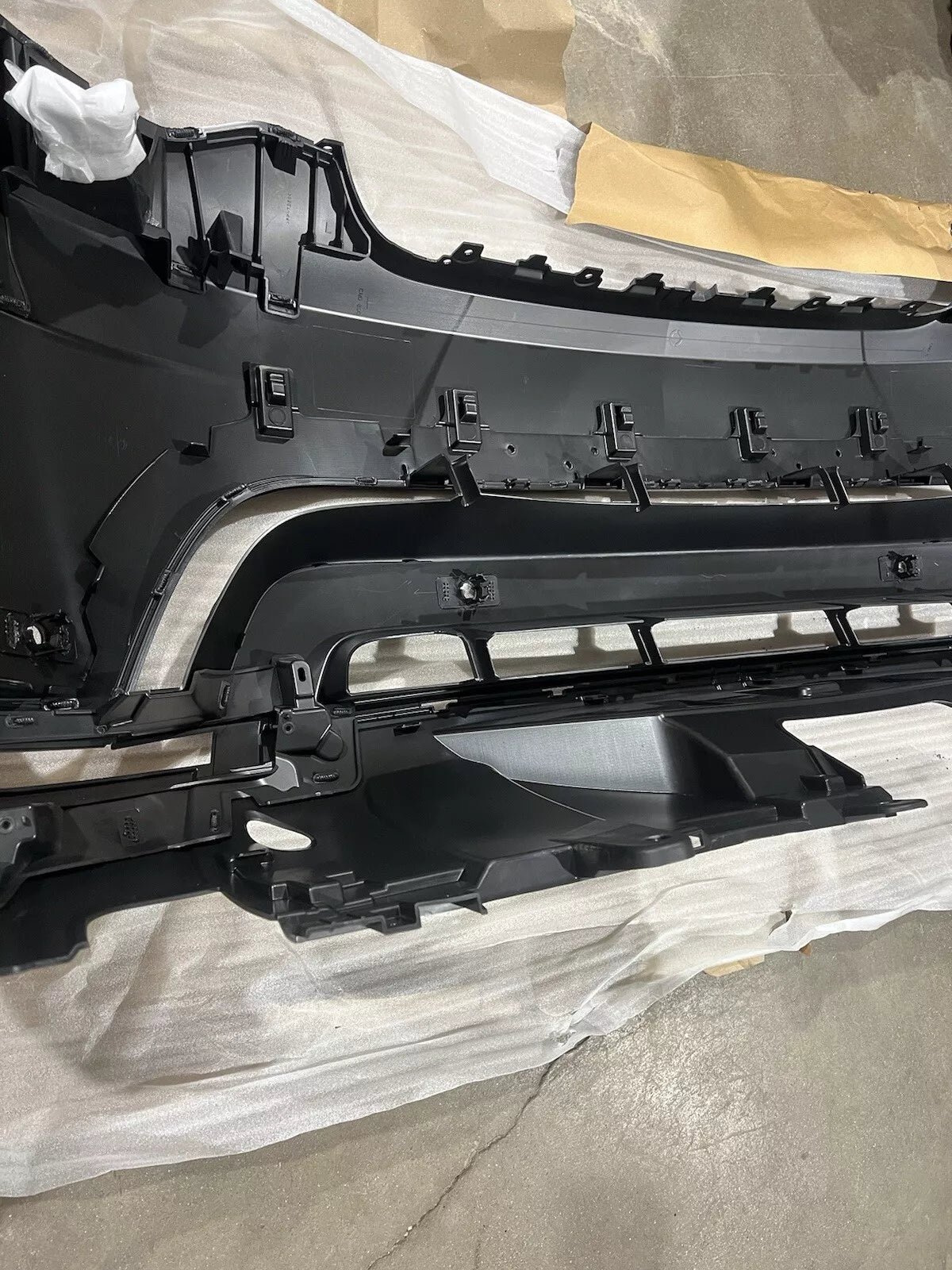 Land Rover Discovery Dynamic Front Bumper Cover LR143297 Fits 2021 2022 2023