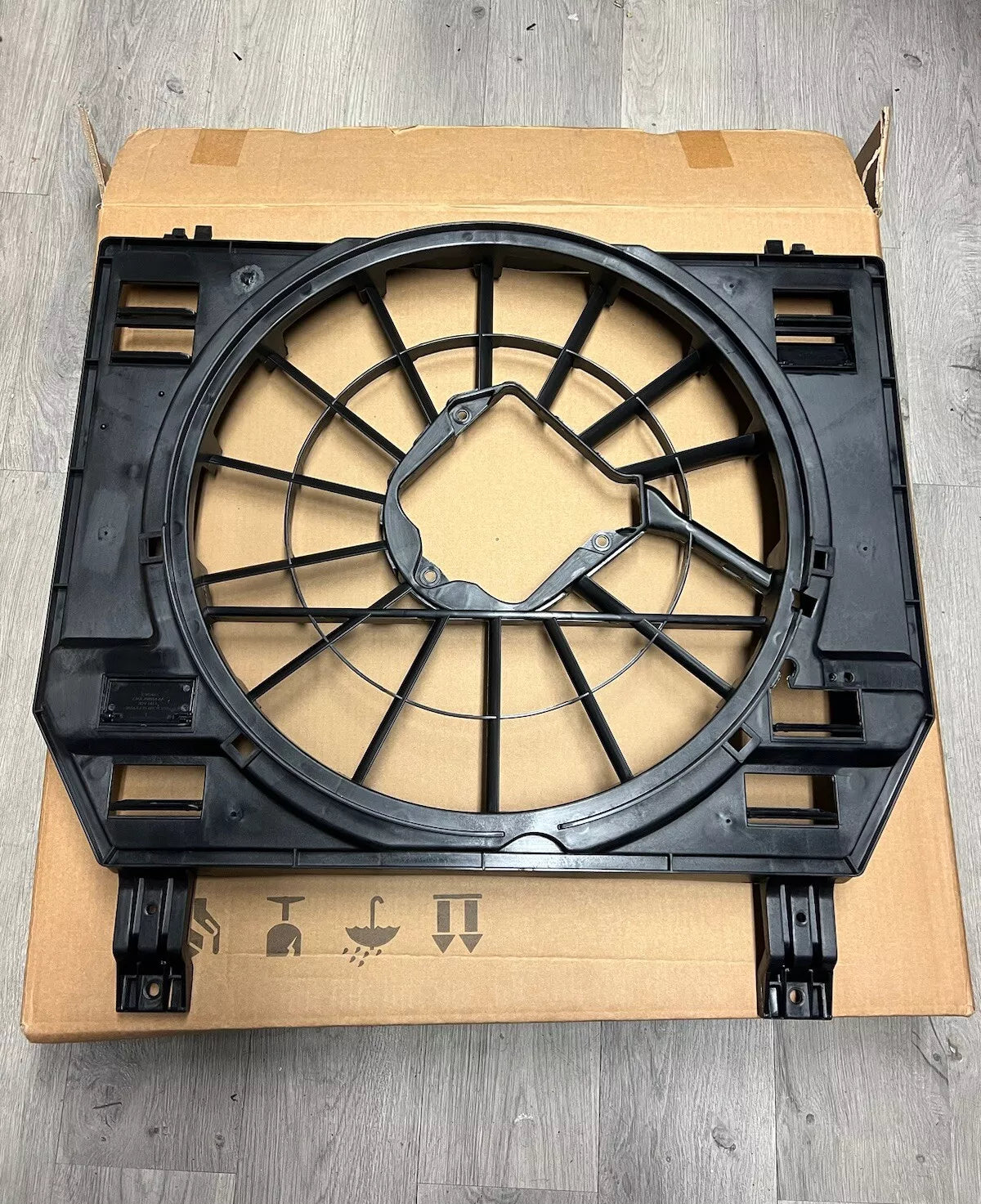 2014-2017 Land Range Rover Sport L494 Radiator Cooling Fan Cover LR084438