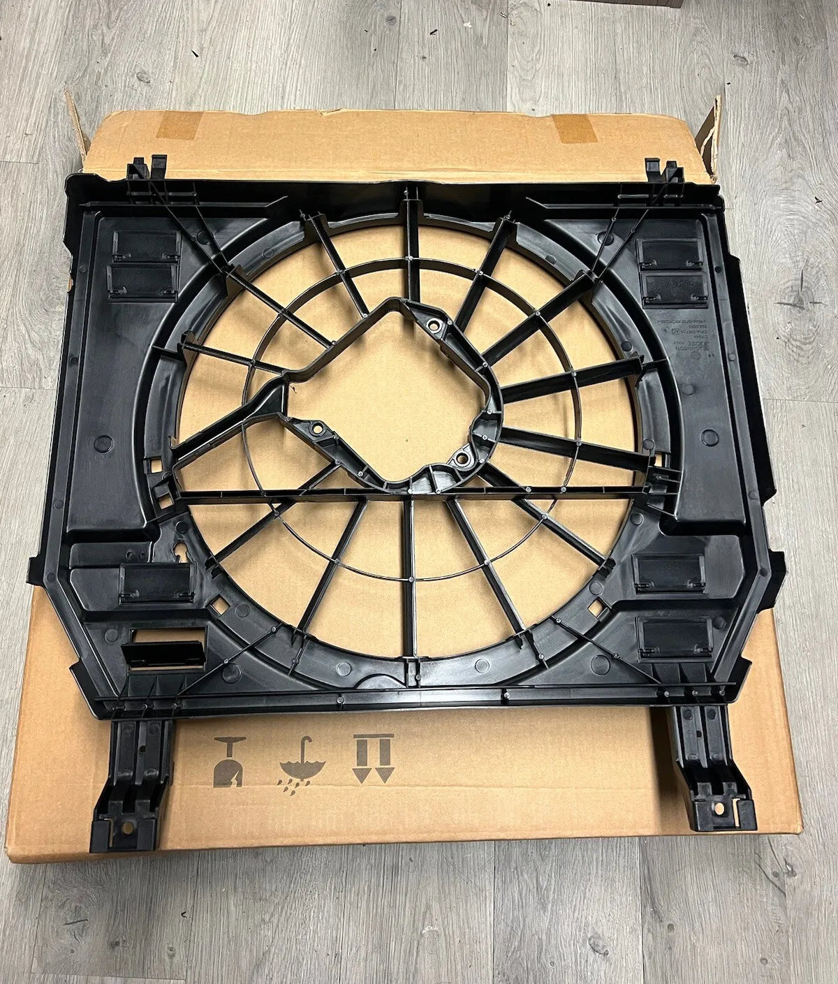 2014-2017 Land Range Rover Sport L494 Radiator Cooling Fan Cover LR084438