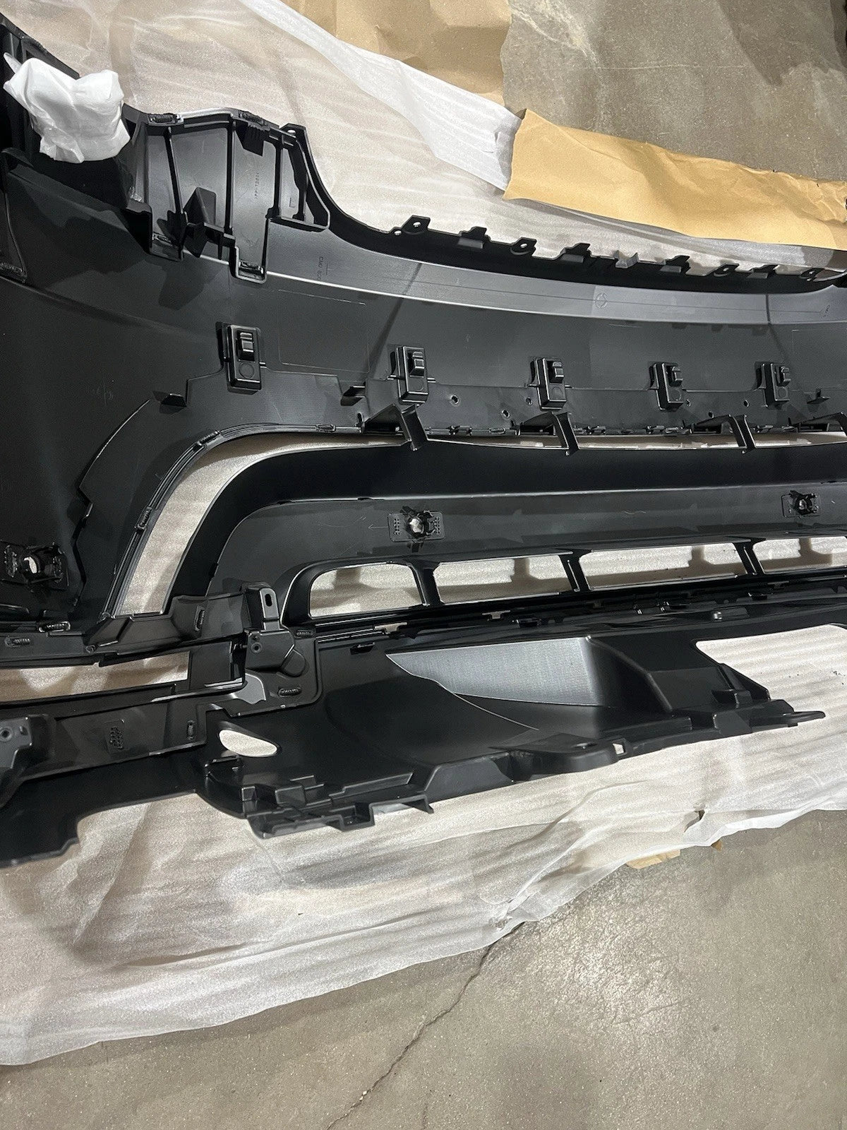 Land Rover Discovery Front Bumper Cover With Sensor Holes LR083059 2017-2020