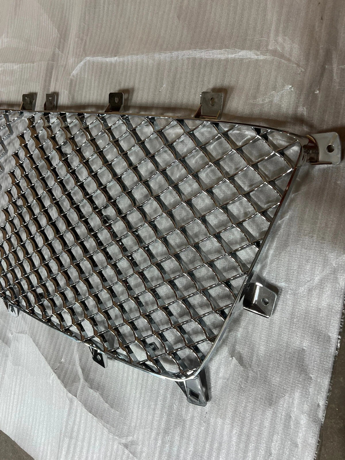 2017-2020 Bentley Bentayga Front Bumper Main Radiator Grille Mesh Chrome