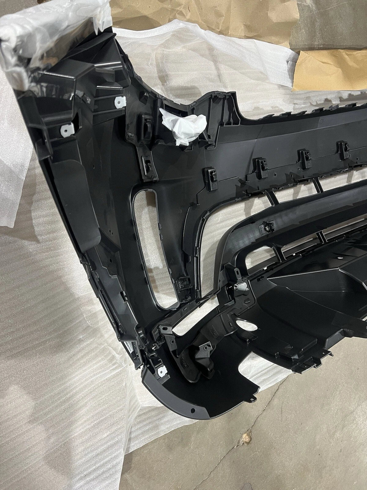 Land Rover Discovery Dynamic Front Bumper Cover LR143297 Fits 2021 2022 2023