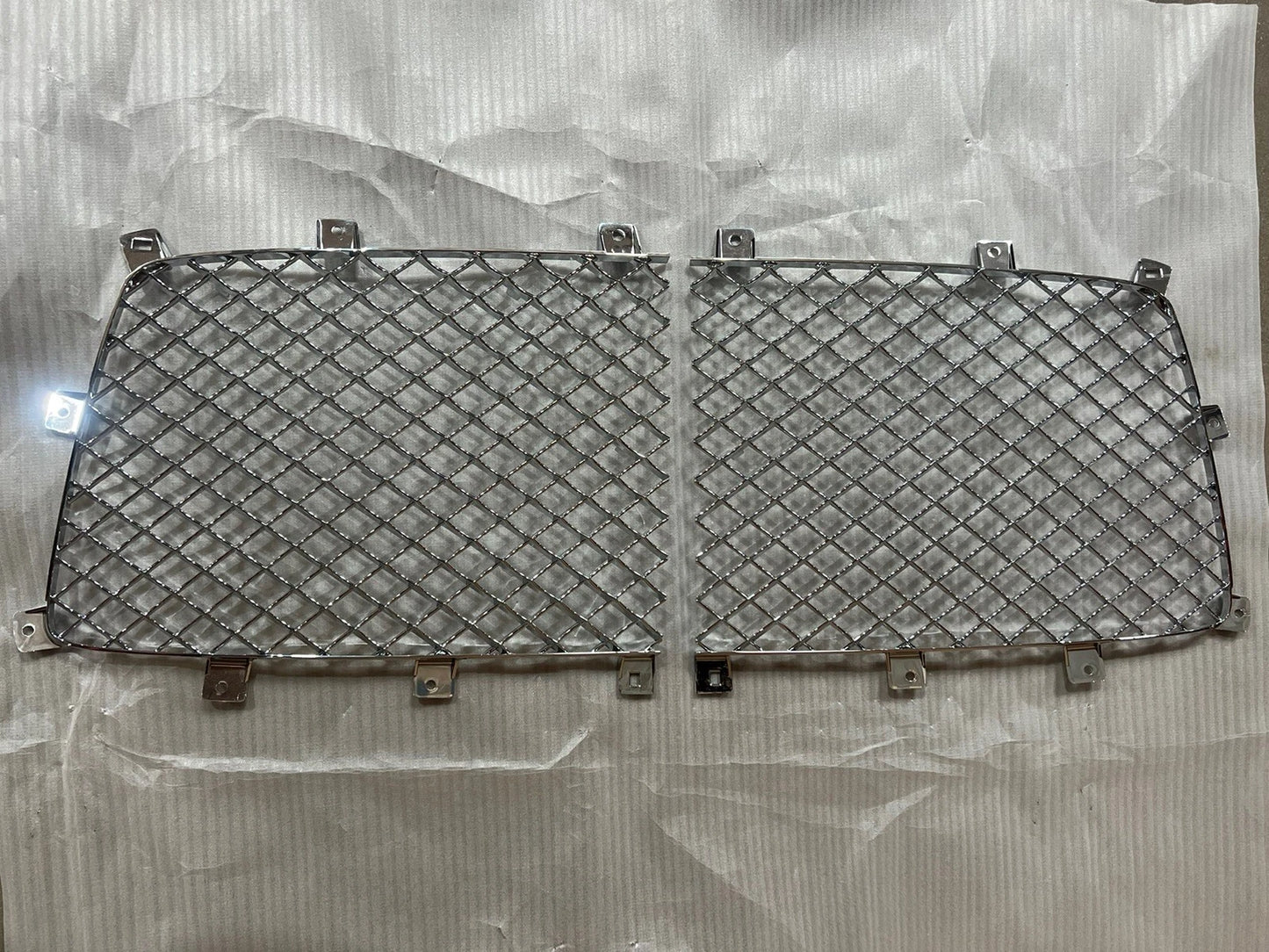 2017-2020 Bentley Bentayga Front Bumper Main Radiator Grille Mesh Chrome