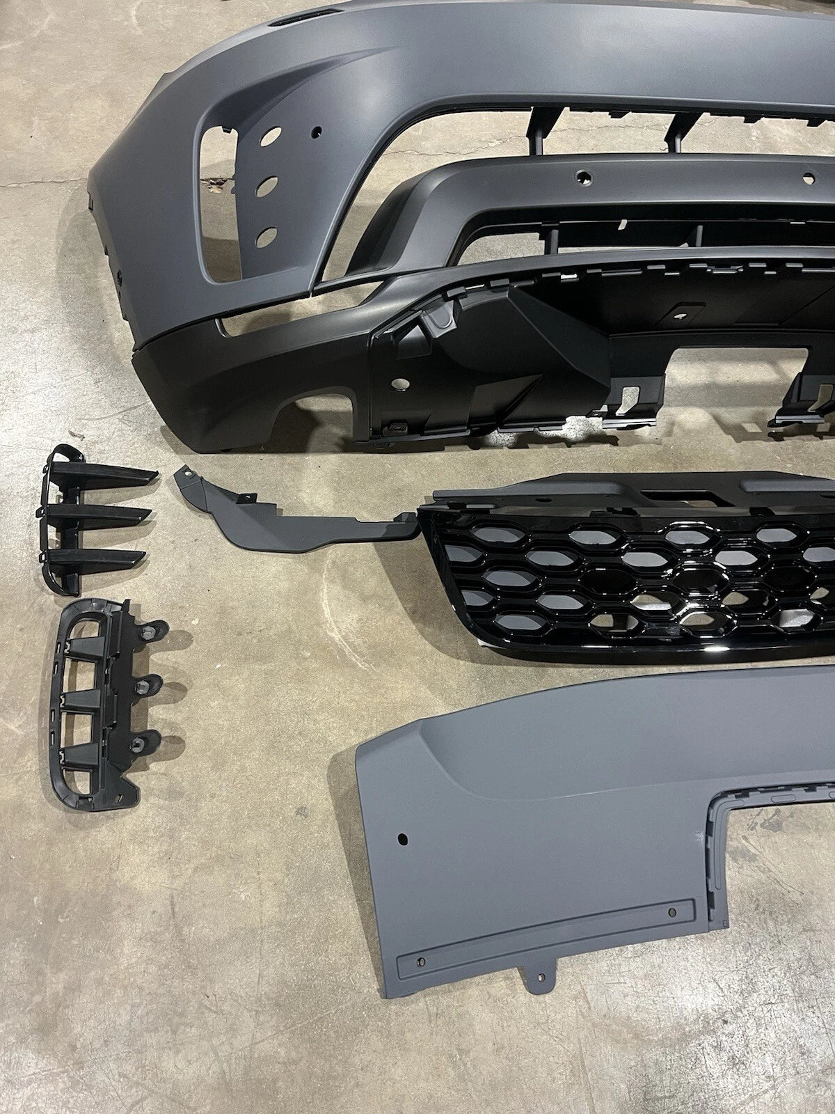 Land Rover Discovery R Dynamic Front Bumper Cover Grille Valance Set 2021-2023