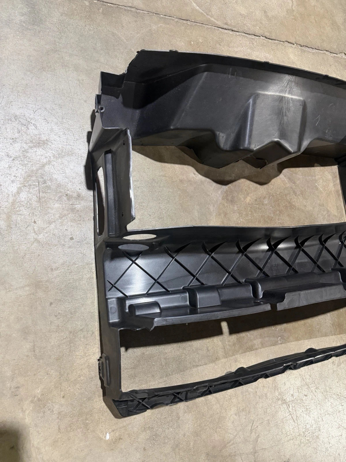 2017-2021 Rolls Royce Wraith & Dawn Front Radiator Intake Air Duct 51647301405