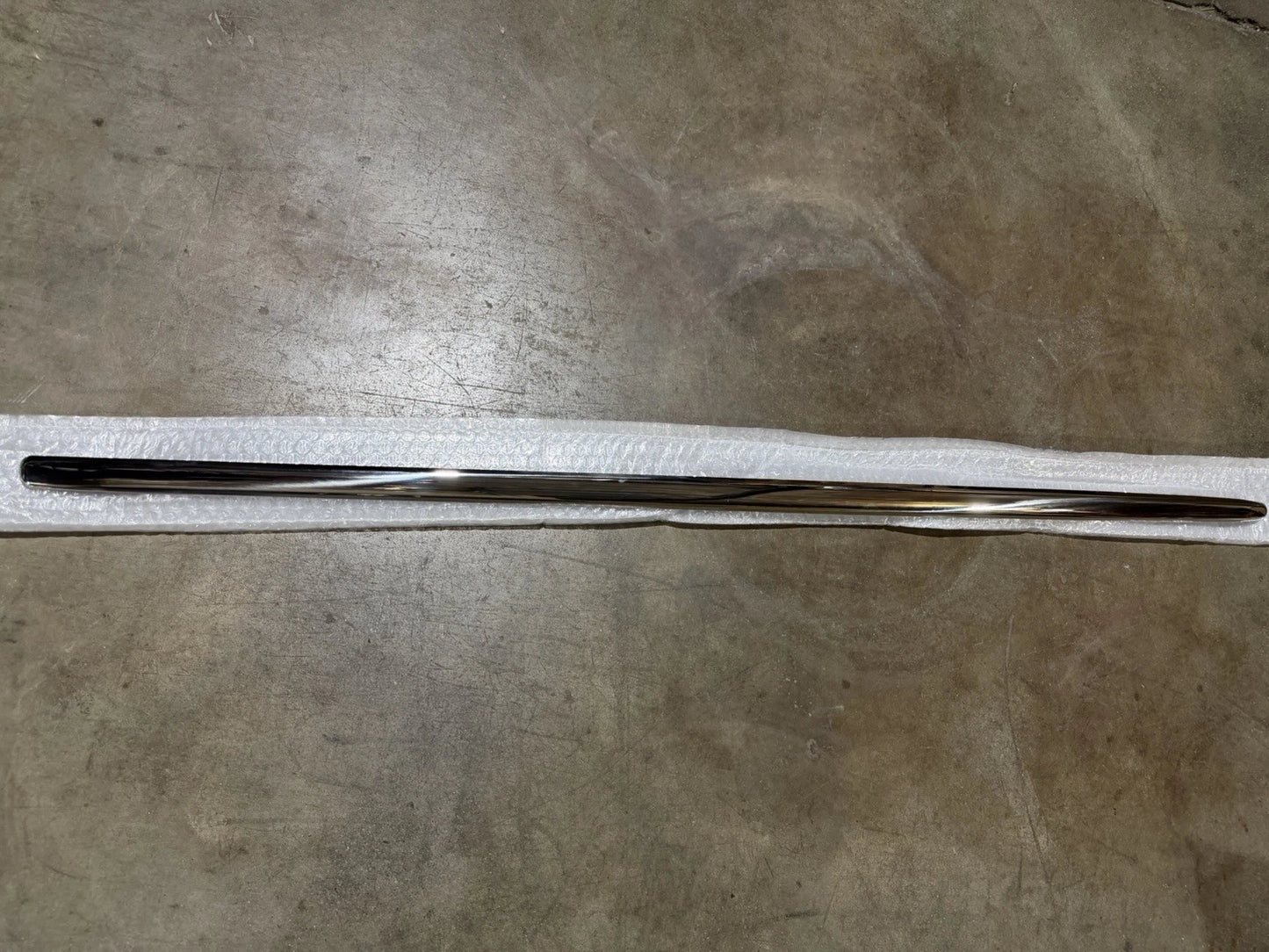 Rolls Royce Ghost Wraith Dawn Front Hood Center Molding Chrome Trim Strip 51147347503