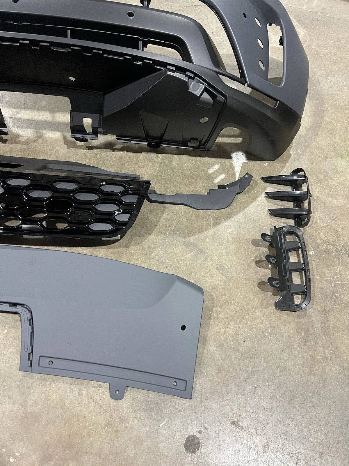 Land Rover Discovery R Dynamic Front Bumper Cover Grille Valance Set 2021-2023