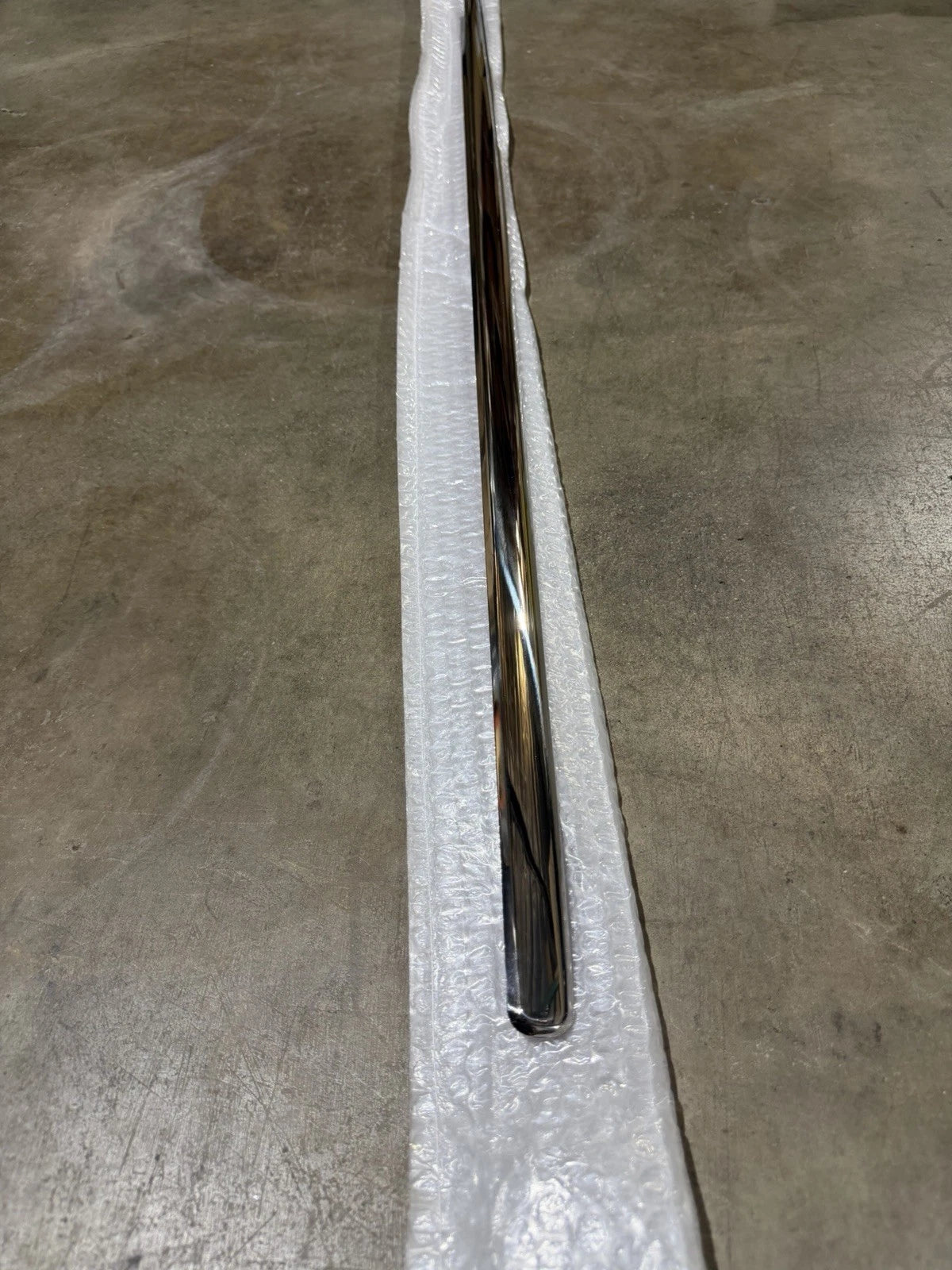Rolls Royce Ghost Wraith Dawn Front Hood Center Molding Chrome Trim Strip 51147347503