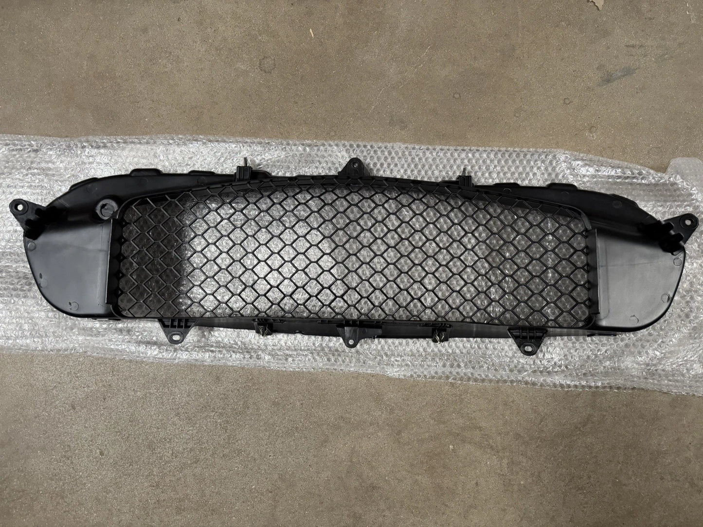 2017-2024 Maserati Quattroporte Front Bumper Air Shutter Cover Duct Intake Deflector