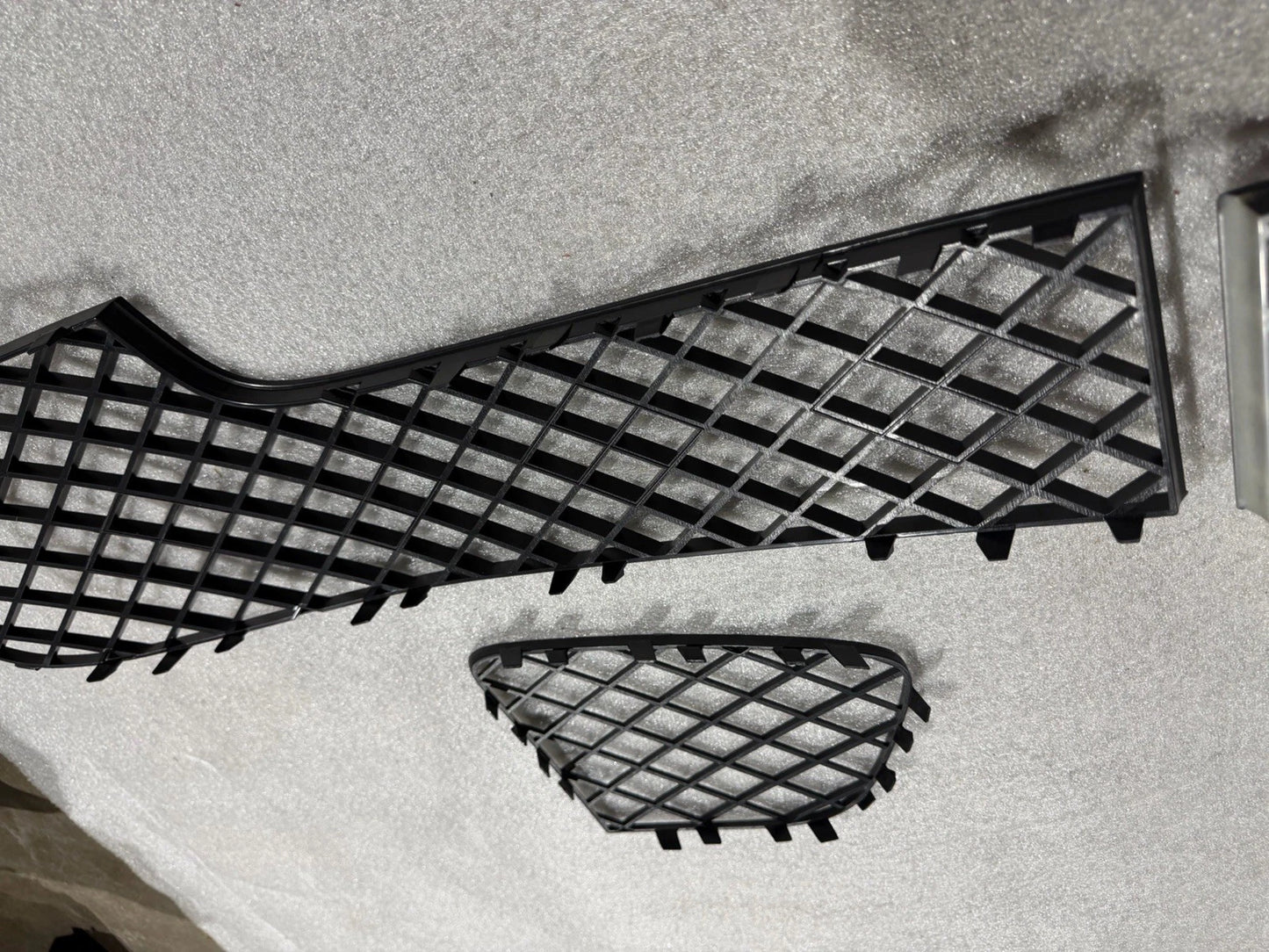 12-15 Bentley Continental GT GTC W12 Front Bumper Lower Grille Set Left Right