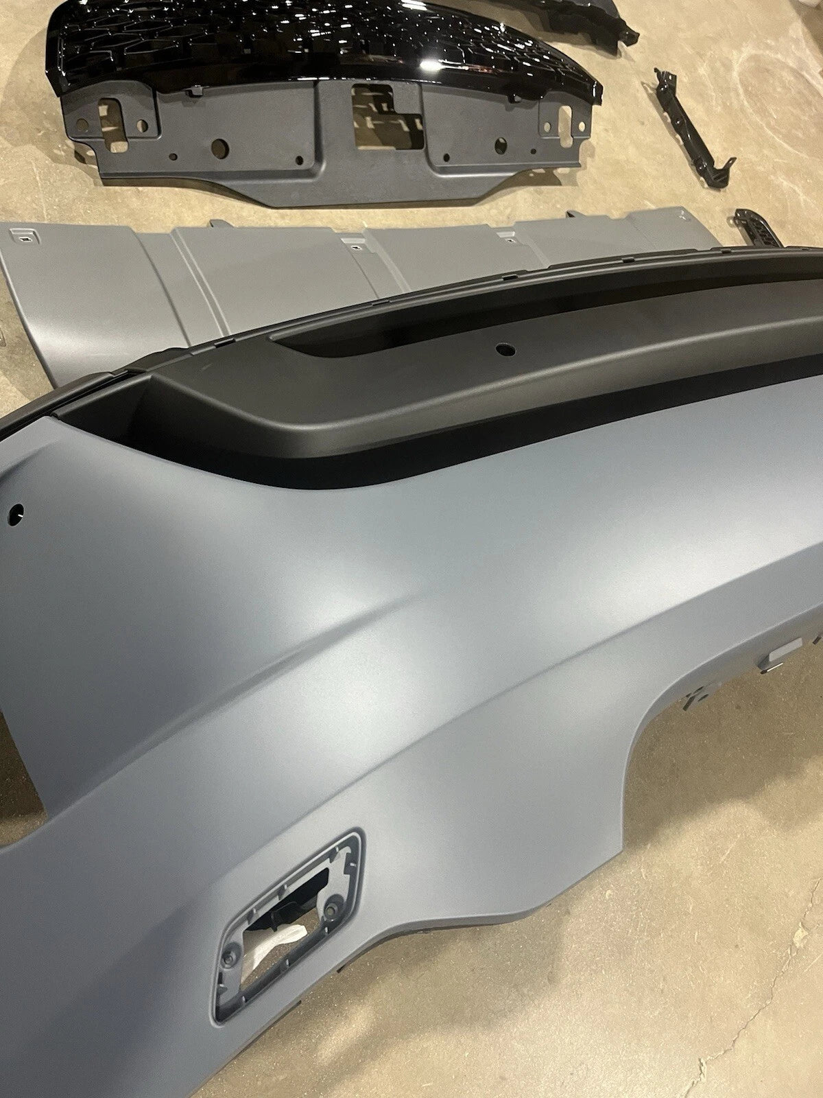 Land Rover Discovery Front Bumper Cover Grille Valance Set LR083059 2017-2020