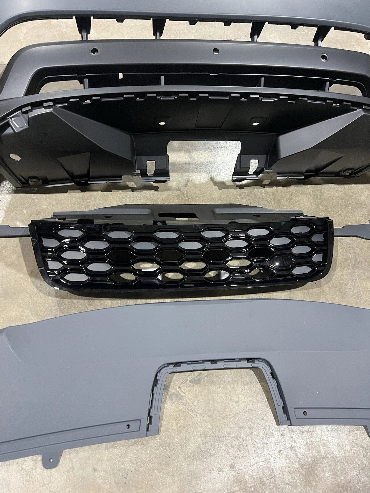 Land Rover Discovery R Dynamic Front Bumper Cover Grille Valance Set 2021-2023
