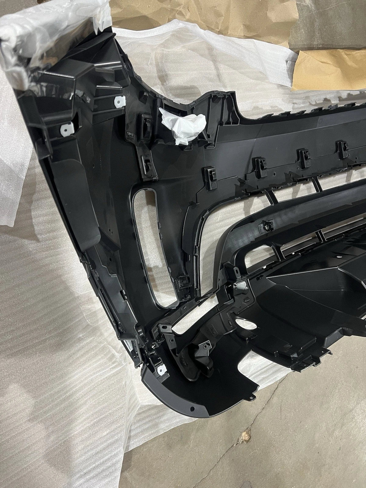 Land Rover Discovery Front Bumper Cover With Sensor Holes LR083059 2017-2020